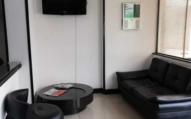 American Deluxe Hotel BC