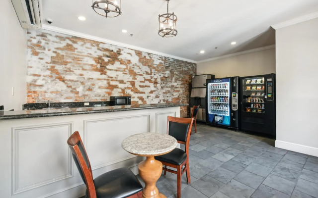 French Market Inn