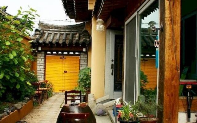 Homo Nomad Guesthouse for Backpackers