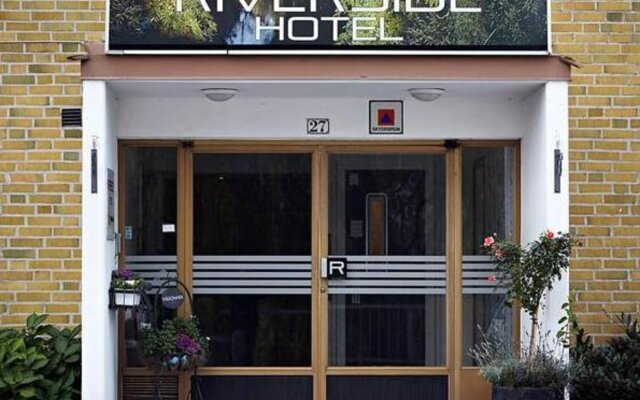 Riverside Hotel & Apartments