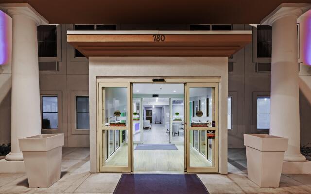 Holiday Inn Express Hotel & Suites Dallas Lewisville by IHG
