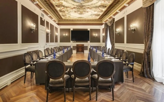 Catalonia Las Cortes Hotel