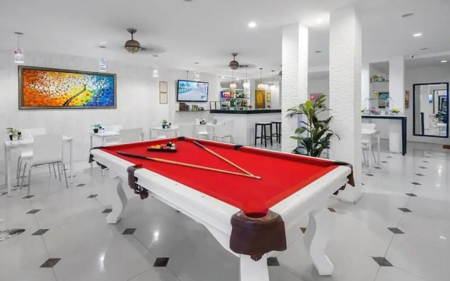 The Shades Hotel 50 meter Beach Front