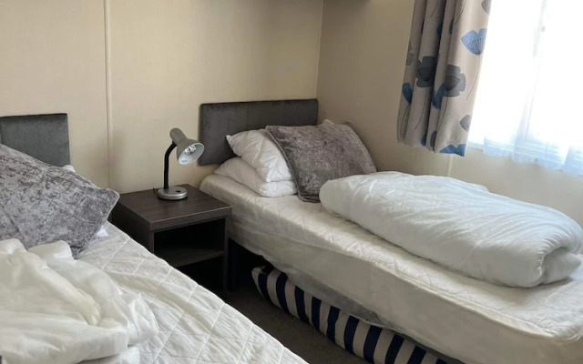 Inviting Luxury 2-bedroom Caravan in Hunstanton