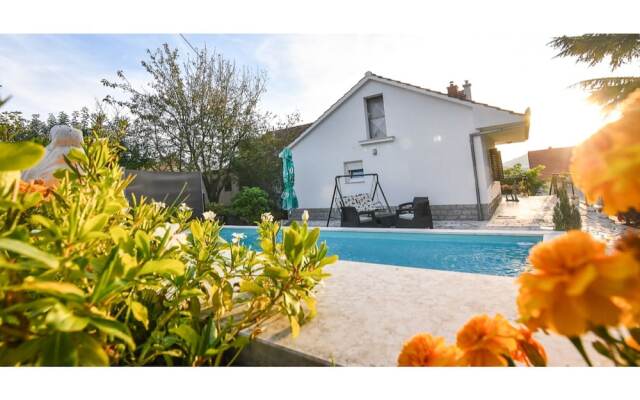 Quaint Holiday Home in Sinj With Private Pool
