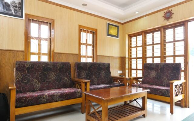 OYO 13807 Hotel Gurupriya