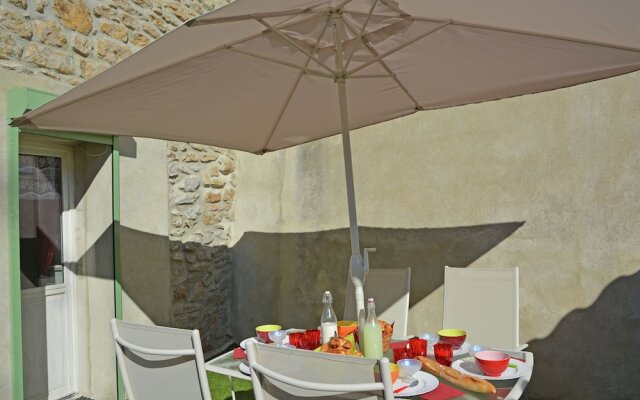 Quaint Villa With Private Pool in Molières-sur-cèze
