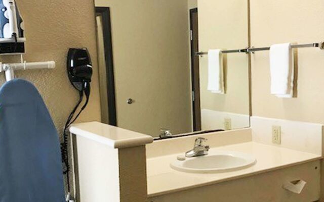 Atria Hotel and RV McGregor