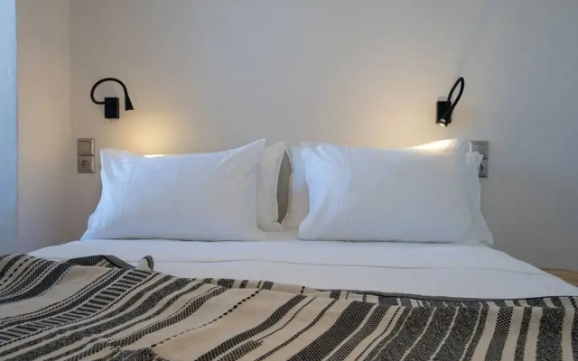 Luxury Seaview Apartment, 1min Walk From Beach!