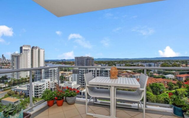 Beautiful 1 Bedroom Gold Coast Retreat With Free Parking