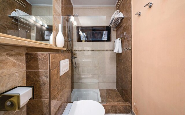 Stunning Home in Icici With Wifi and 4 Bedrooms