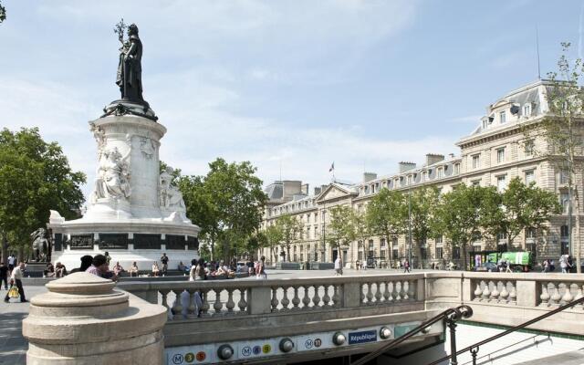 Pick a Flat - Canal Saint Martin / Yves Toudic apartment