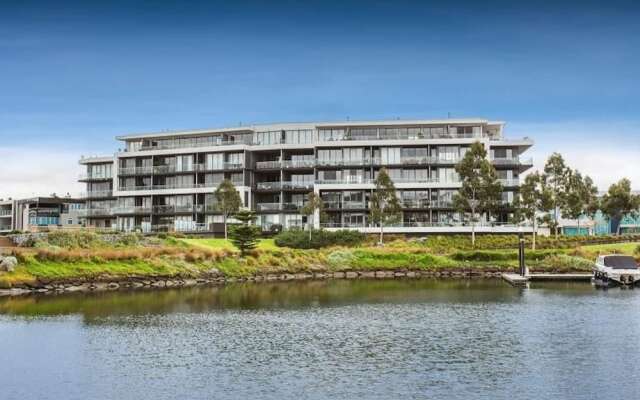 Marina View Apartment on the Maribyrnong River, Melbourne