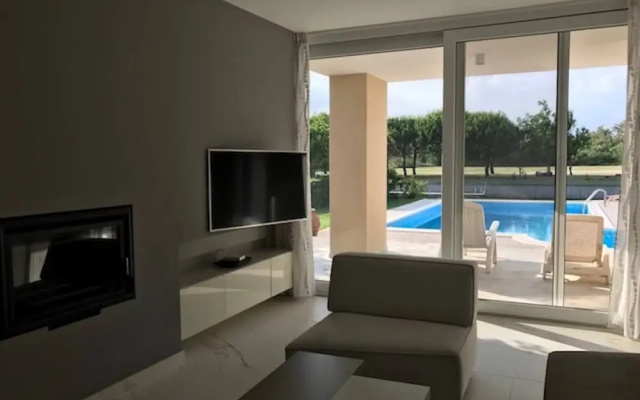 Beautiful Modern Villa in Albarella by Beahost
