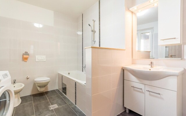 Amazing Home in Bratulici With Wifi and 2 Bedrooms