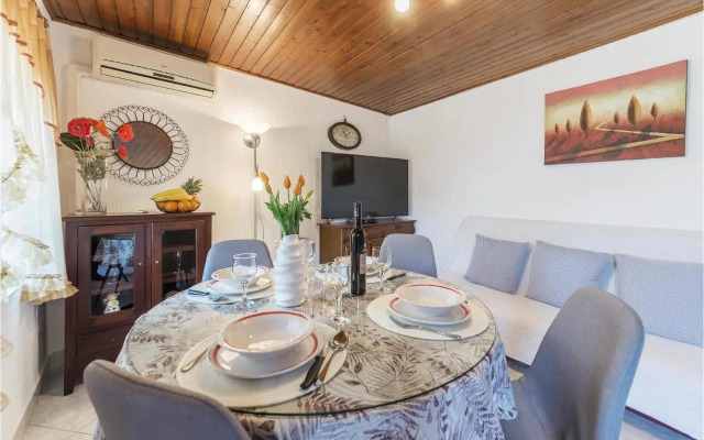 Holiday home Pinezici I