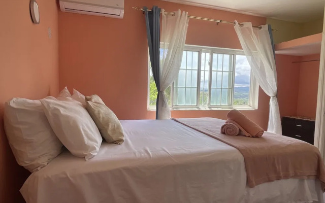 Skyline Suites 2 Queen bedroom 2 Condo by RedAwning