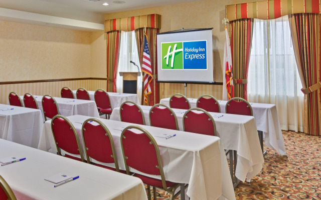 Holiday Inn Express & Suites Beaumont - Oak Valley by IHG