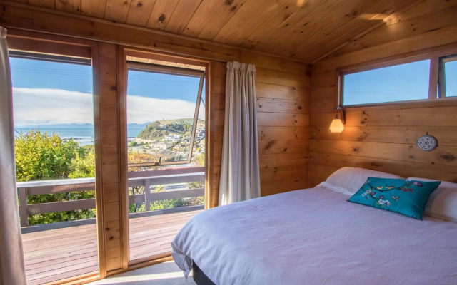 Beach House on the Ridge - Kaiteriteri Holiday Home – Guest Rooms – Kaiteriteri