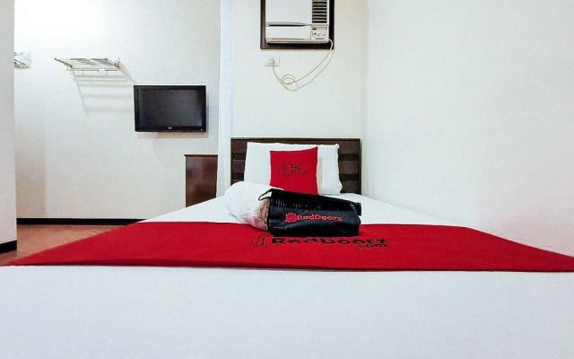 RedDoorz near Robinsons Cybergate Davao 2