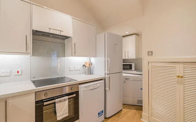 2 Bed Grassmarket Apartment