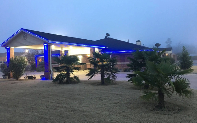 Redwood Inn and Suites