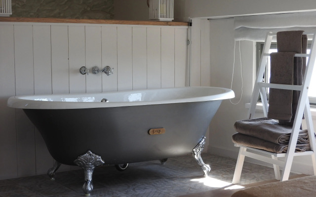 The Beach House - Studios & Suites