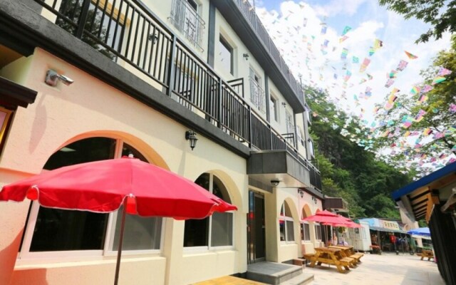 Jecheon Nine Valley Pension