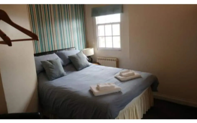 The Three Horseshoes - Inn