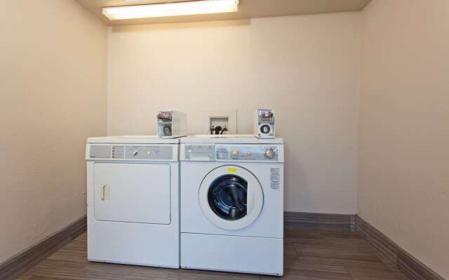 Days Inn by Wyndham Chowchilla Gateway to Yosemite