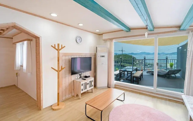 Namhae Gooreamyelmae Pension