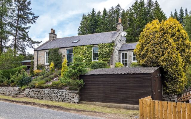 Quaint Holiday Home in Inverurie near Castle Fraser