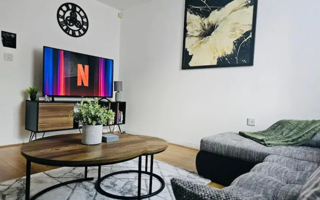 Stylish 3 Bed Home Parking City centre