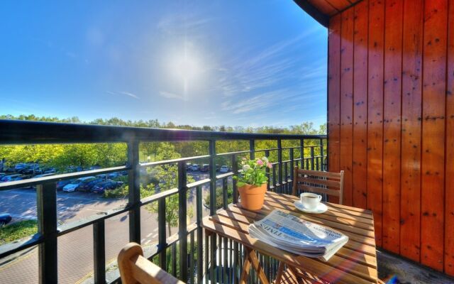 Xscape View Apartment With Balcony