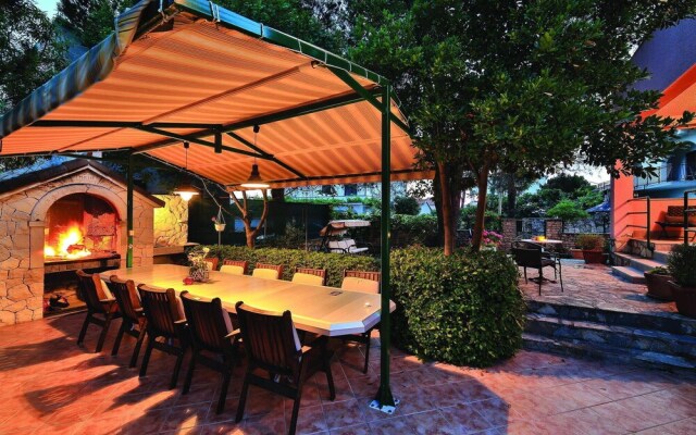 Amazing Home in Jadrija With Wifi and 4 Bedrooms