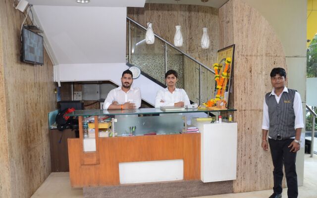 Hotel Sai Leela Grand