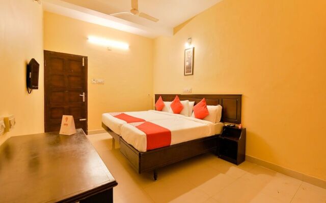 OYO 15099 New Queens Residency