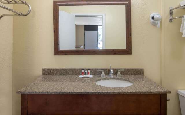 Travelodge by Wyndham Savannah Area/Richmond Hill