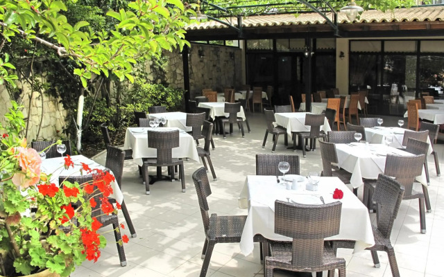 Hotel Lesse