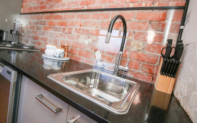 Indulge Apartments -The Urban Collection