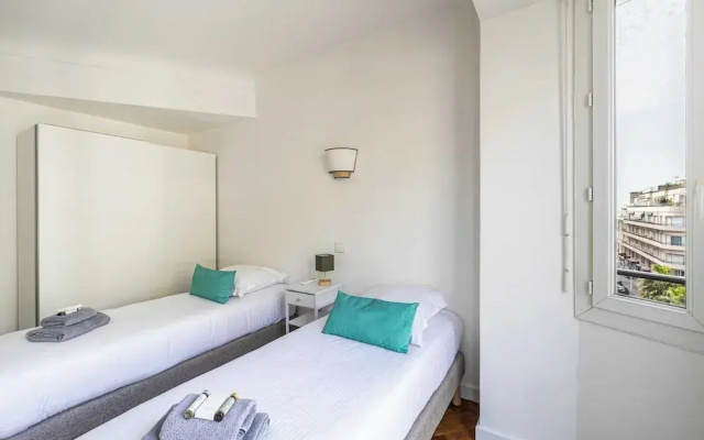 Elegance and Refinement With A/C - Cannes