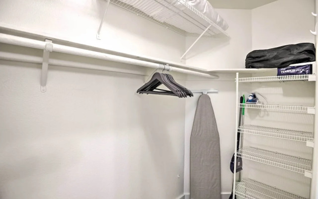 Sleek Phoenix Condo: Walk to Biltmore Fashion Park