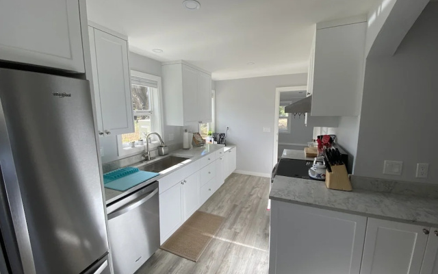 Newly Remodeled 4th Street Work-Friendly Home by RedAwning