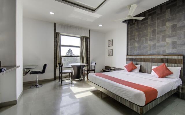 OYO 1000 Hotel Admiral Suites