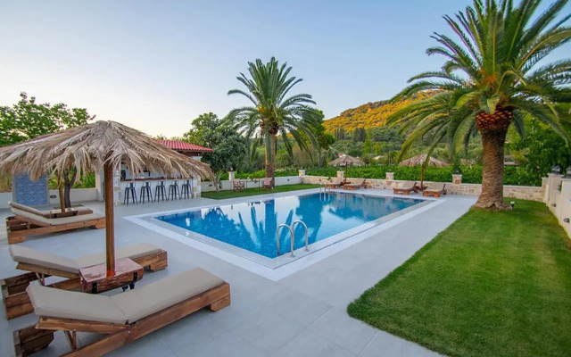 Zissis Villa & pool 5min drive to beach