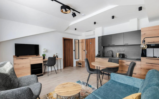 No. 28 Rooms & Apartments