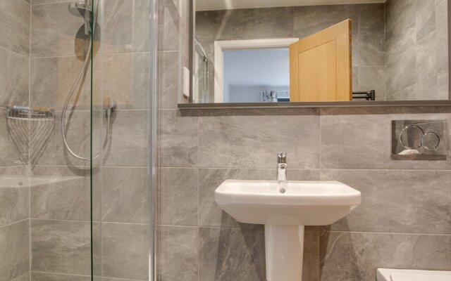 Luxurious Holiday Home With Private Garden at Chapel Stile