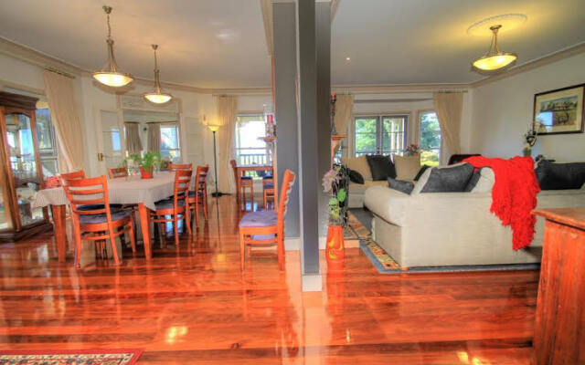 Rosevillehouse Bed & Breakfast