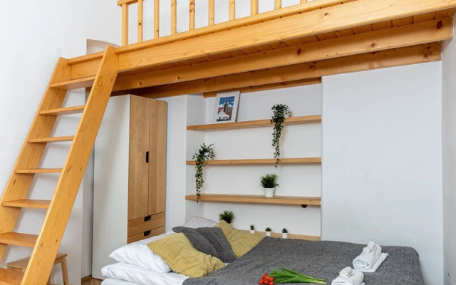 WS 3-Bedroom Old Town Apartment