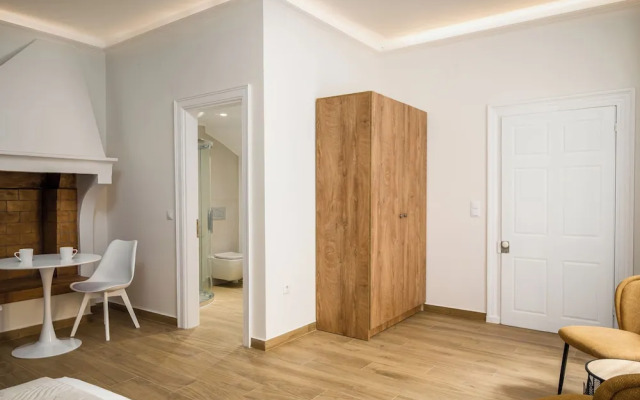 Casa Milonopoulos by Konnect, Studio & Main House